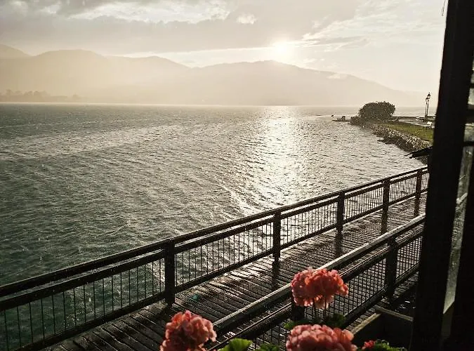 - Exclusive Lakefront With Private Zirben Sauna, 4 For Family & Friends Alpehytte Tegernsee