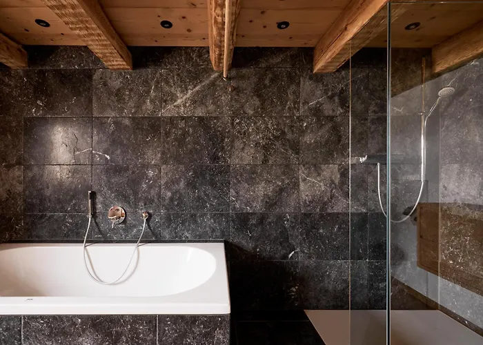 - Exclusive Lakefront With Private Zirben Sauna, 4 For Family & Friends Alpehytte *