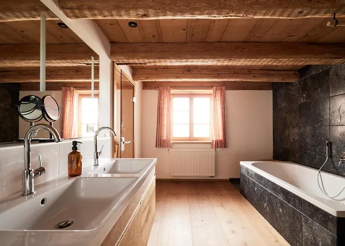 - Exclusive Lakefront With Private Zirben Sauna, 4 For Family & Friends Alpehytte Tegernsee
