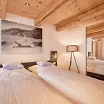 - Exclusive Lakefront With Private Zirben Sauna, 4 For Family & Friends Chalet *
