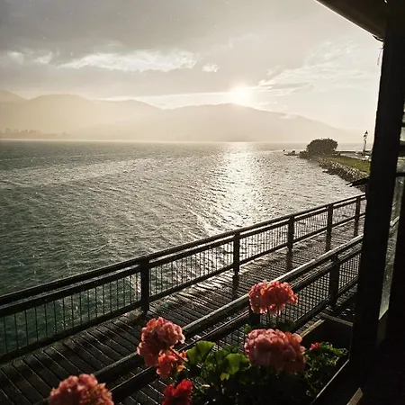 - Exclusive Lakefront With Private Zirben Sauna, 4 For Family & Friends シャレー テガーンゼー