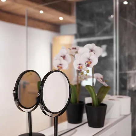 - Exclusive Lakefront With Private Zirben Sauna, 4 For Family & Friends