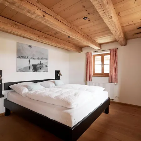 - Exclusive Lakefront With Private Zirben Sauna, 4 For Family & Friends