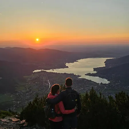 - Exclusive Lakefront With Private Zirben Sauna, 4 For Family & Friends Chalet Tegernsee
